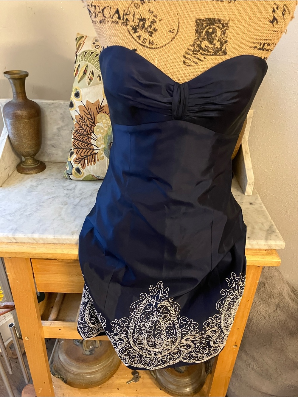Badgley Mischka Navy Strapless Cocktail Dress White Embroidered Hem Sexy New 10!